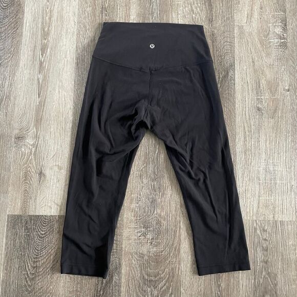 Lululemon Black Cropped Capri Leggings - Size: 6 - Picture 2 of 6